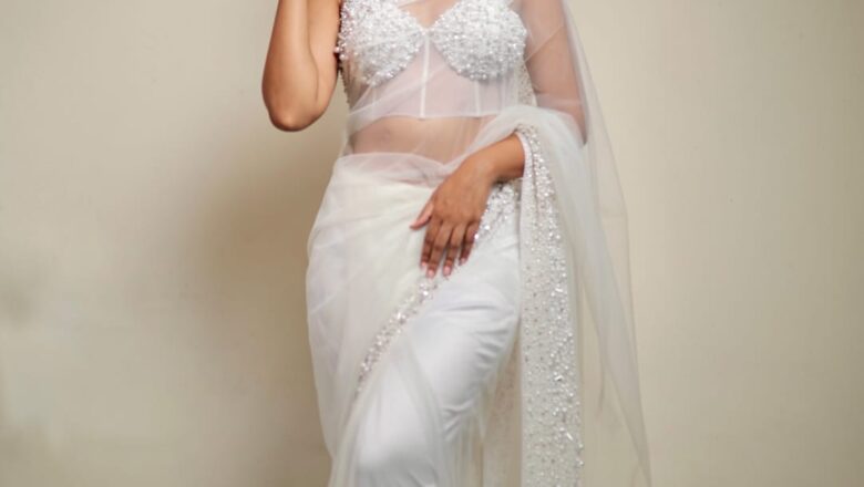 Actress #MirnaliniRavi looks stunning in this white attire